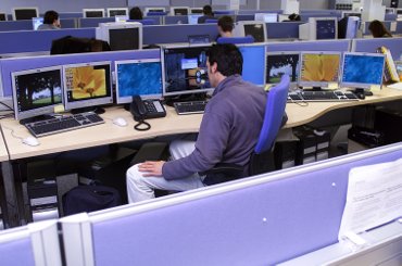 El negocio de servicios informáticos cede un 2% en el primer semestre del año