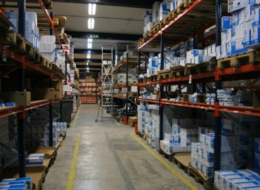 almacén de mayorista de informática