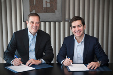 El consejero delegado de Cisco, Chuck Robbins, y Carlos Torres Vila, consejero delegado de BBVA