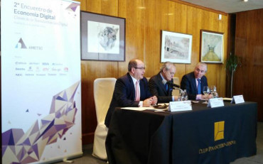 La marcha del exministro Pimentel dio al traste con la fusión de Ametic y AEC