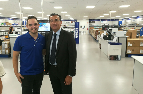 José María García, country manager de Esprinet, en el cash and carry de Hospitalet.