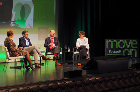 Una de las mesas de debate del Move On de Wolters Kluwer en Bilbao.