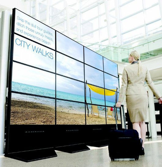 Instalación de cartelería digital con un videowall.