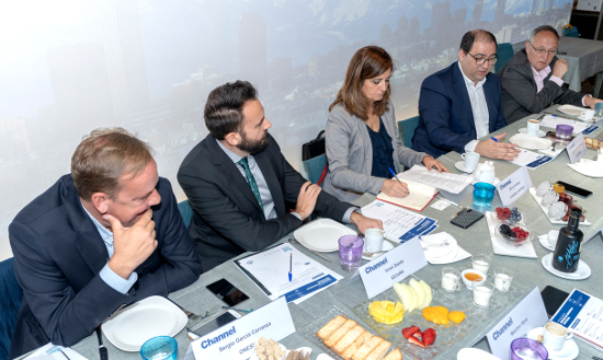 Integrantes de la mesa durante un momento del encuentro.