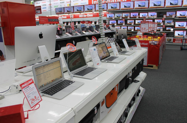 Tienda con ordenadores expuestos