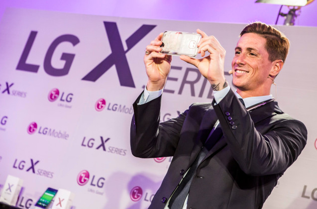 Fernando Torres promociona un móvil de LG en 2016.