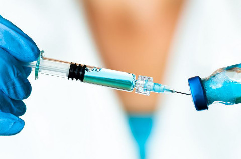 Así funciona el mercado negro de certificados de vacunación