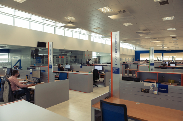 Oficina de Esprinet en Zaragoza, con el personal repartido por turnos.