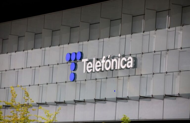 Sede de Telefónica con el nuevo logo de la compañía.