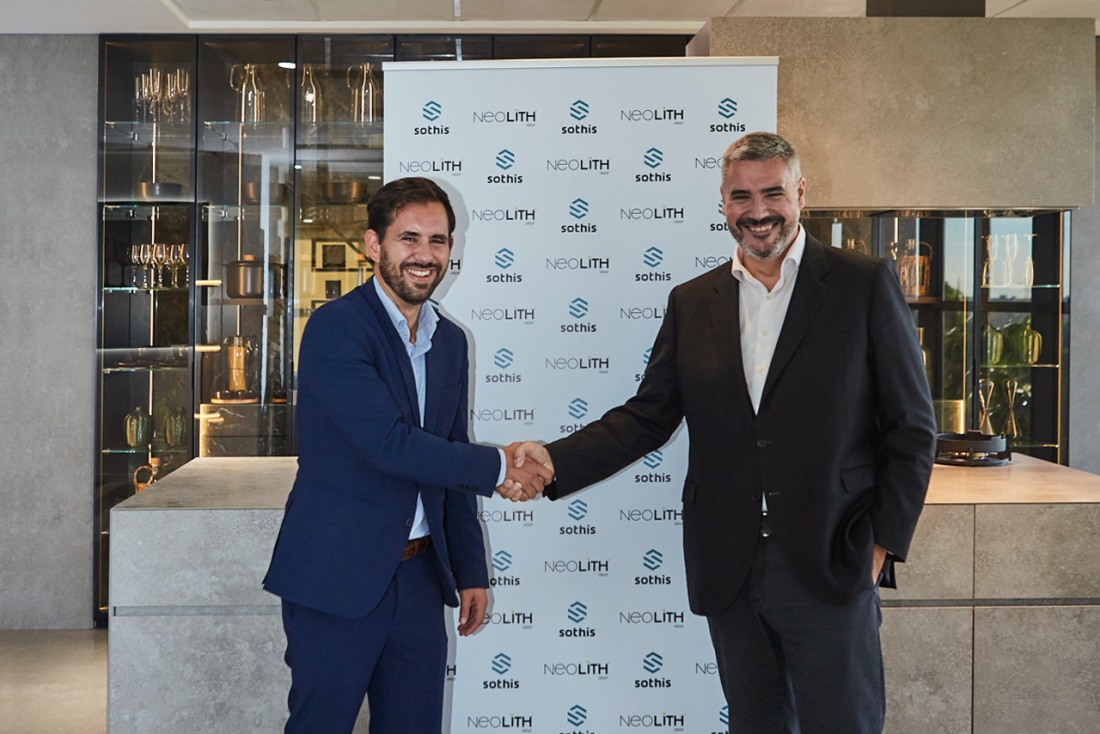 Raúl Martínez, CEO de Sothis, y José Luis Ramón, CEO del Grupo Neolith.