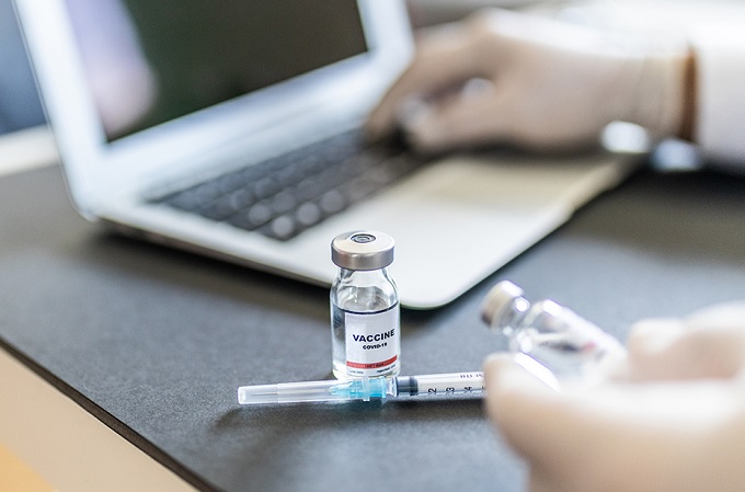 La mitad de las empresas es favorable a exigir la doble vacunación a sus empleados