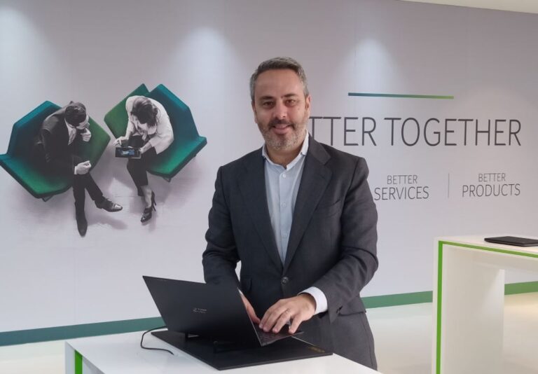 Óscar Visuña, de Acer.