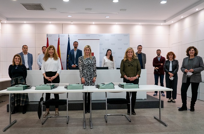 Ibermática dona 129 ordenadores a Fundación Adelias