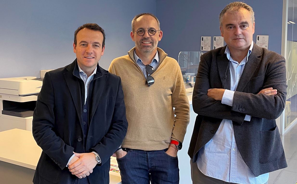 De izquierda a derecha, Carlos Iribarren, director de Seidor One; Sylvain Fauriel, presidente de Work Well y director de la nueva Seidor Work Well; y Alejandro Daniel, director general adjunto de Seidor.