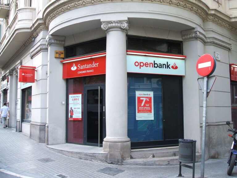 Oficina de Openbank en Barcelona (Wikipedia).