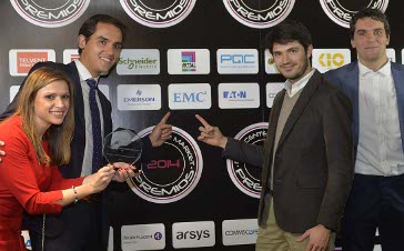 Equipo de EMC celebrando que han sido premiados. Equipo de EMC celebrando que han sido premiados.