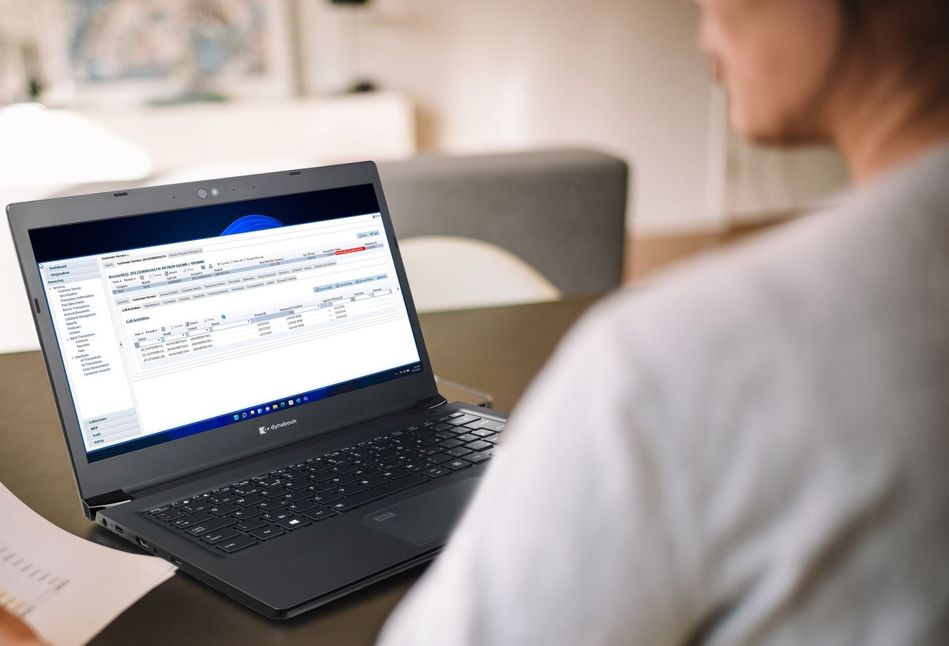 Portátil de la marca Dynabook. Portátil de la marca Dynabook.